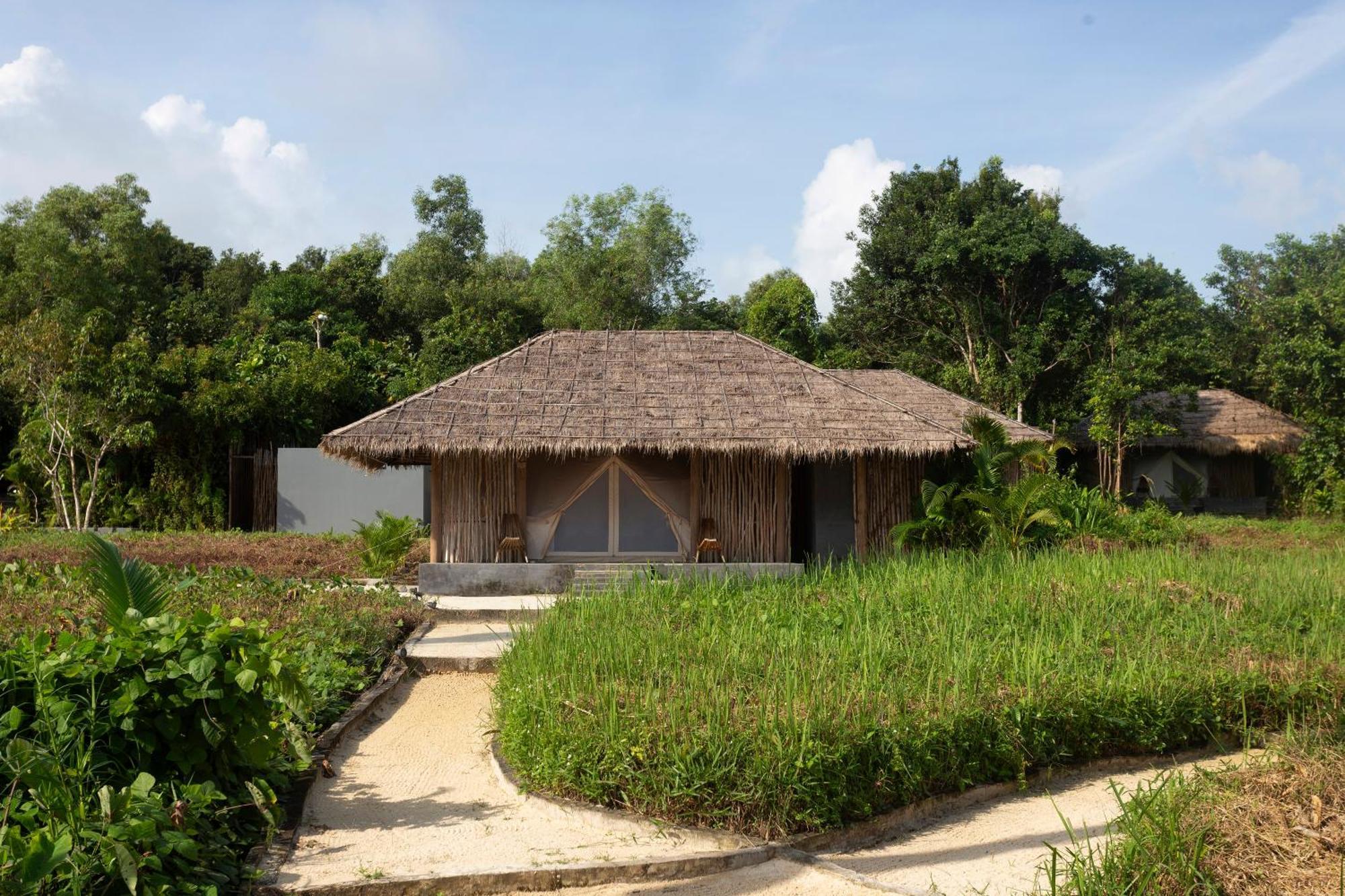 Tamu Koh Rong Hotel Pagoda Beach Kültér fotó